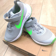 Carica l&#39;immagine nel visualizzatore di Gallery, Nike - Running grigio/verde
